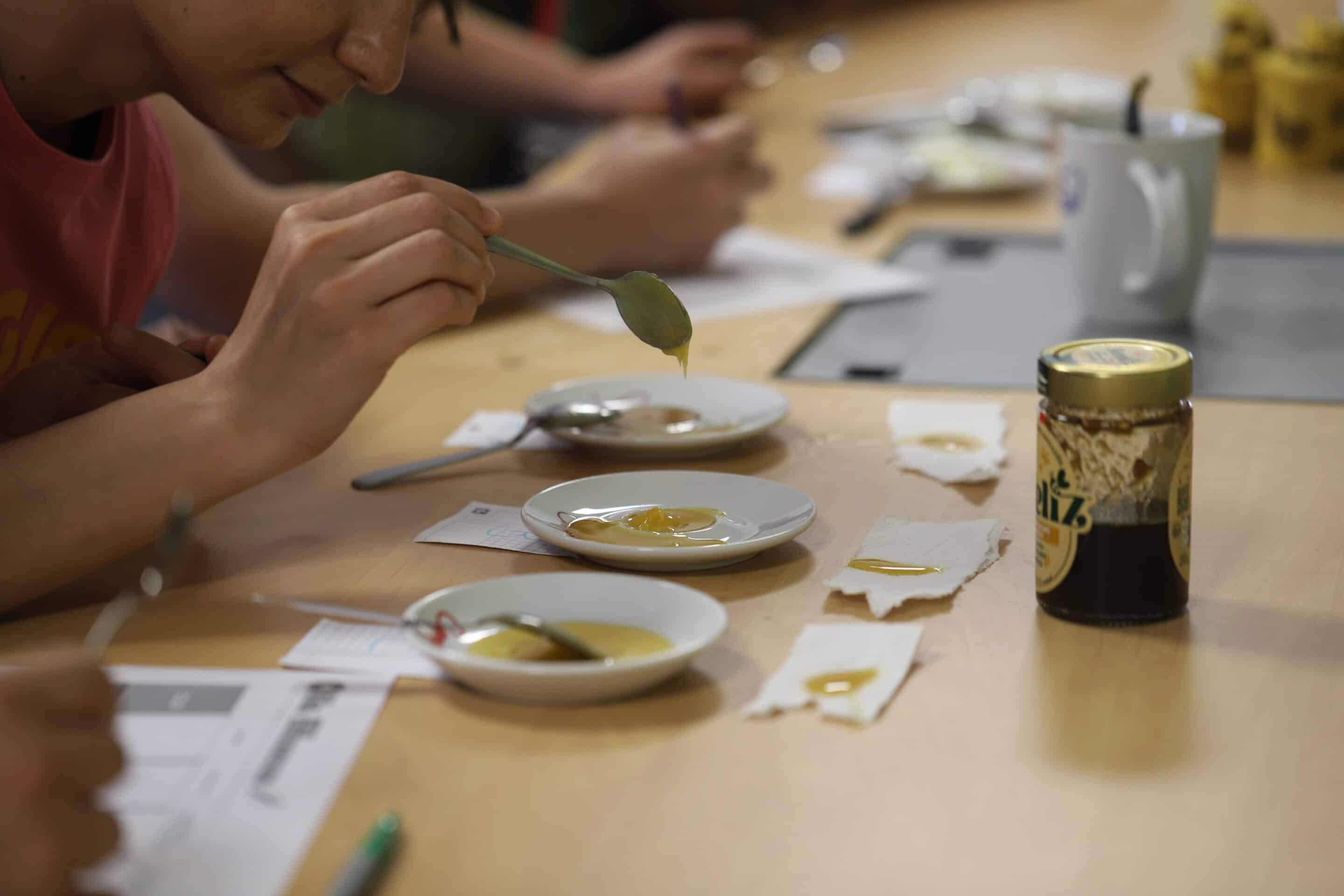 Dégustation lors d'un atelier avec le Parchemin et la Maison Paysanne - @MargotGM