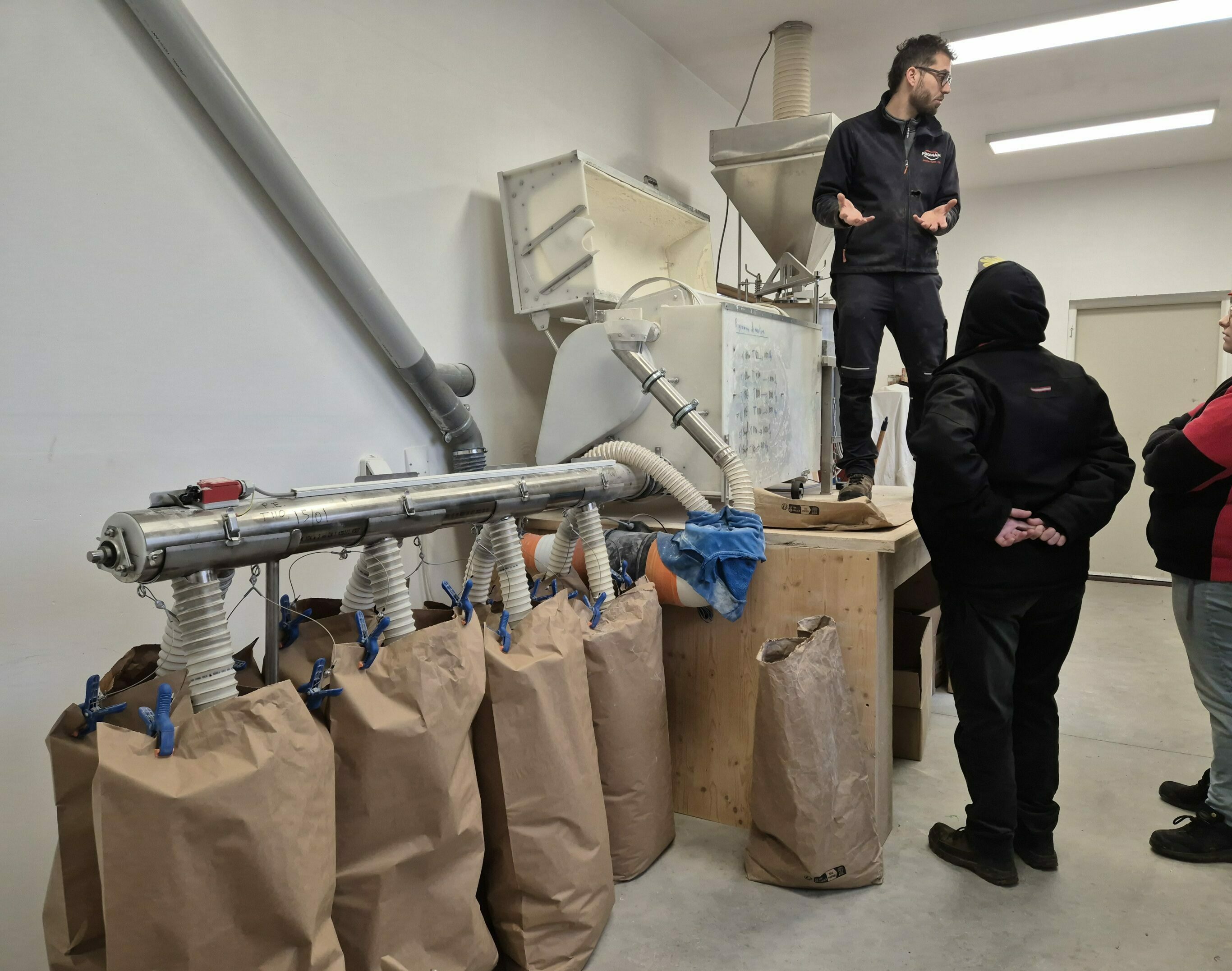 Atelier Parchemin - visite du moulin - Ferme Sainte-Raffine - Crédit photo : Margot Gonthier-Maurin